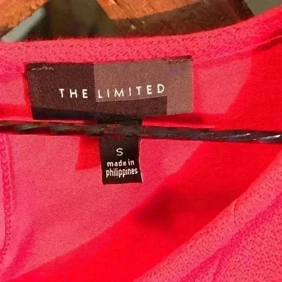 A Limited coral top.Size small. - Picture 2 of 5